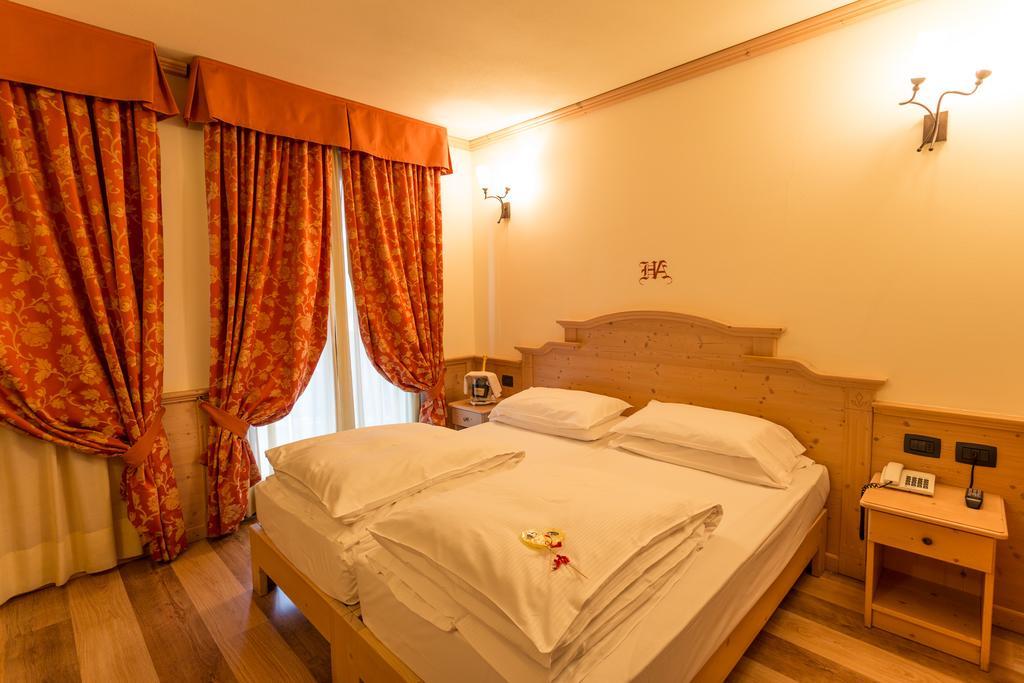 Hotel Arisch Aprica Bilik gambar