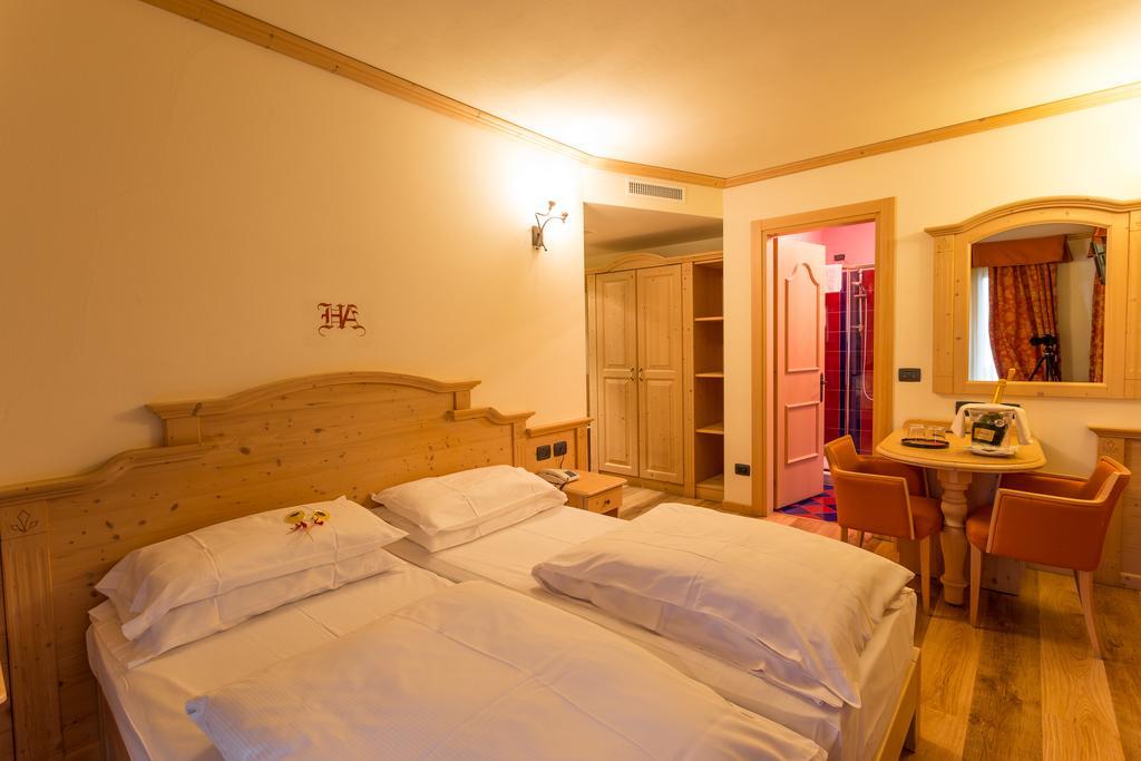 Hotel Arisch Aprica Bilik gambar